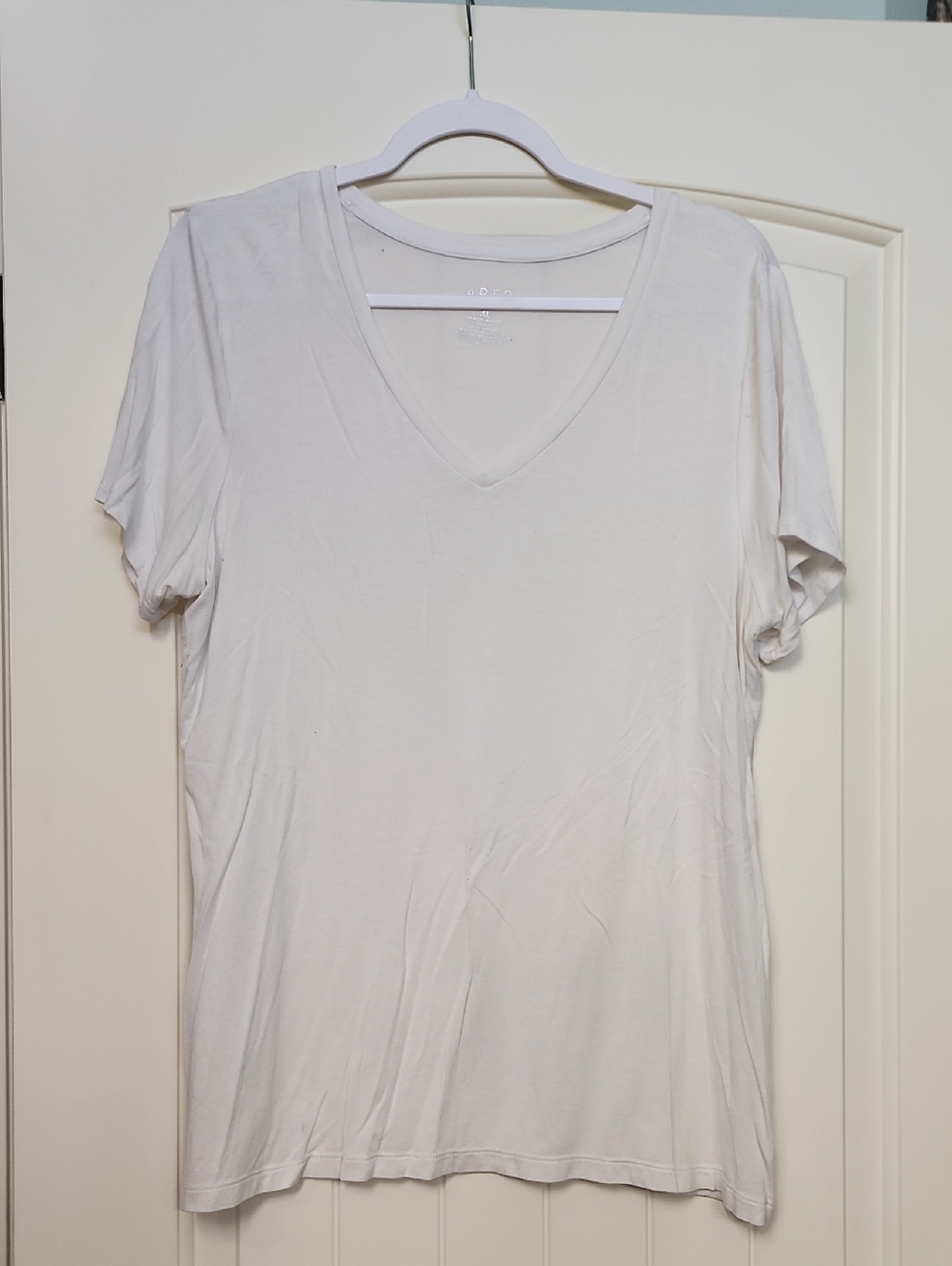 Apt. 9 Women's White V-Neck Short Sleeve Tee
